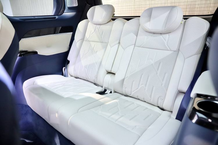 Used Zeekr 009 2024 Six-Seat Executive Version 4WD 140 kWh Interior 1