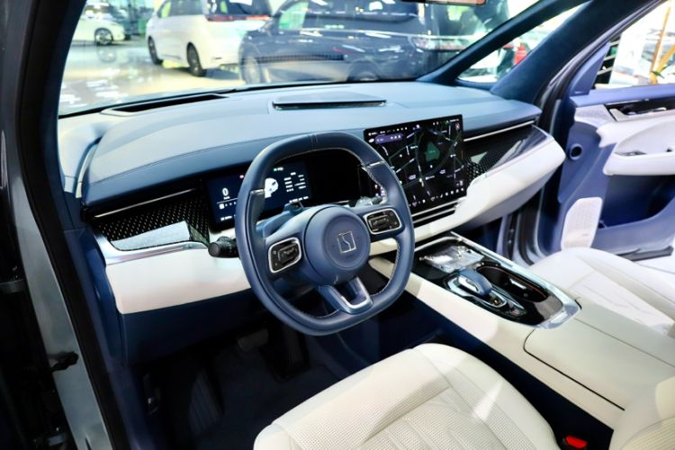 Used Zeekr 009 2024 Six-Seat Executive Version 4WD 108 kWh Interior 12