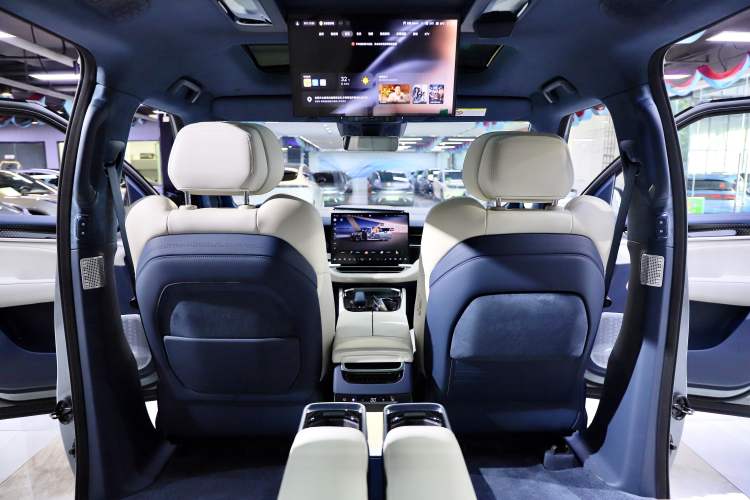 Used Zeekr 009 2024 Six-Seat Executive Version 4WD 140 kWh Interior 6