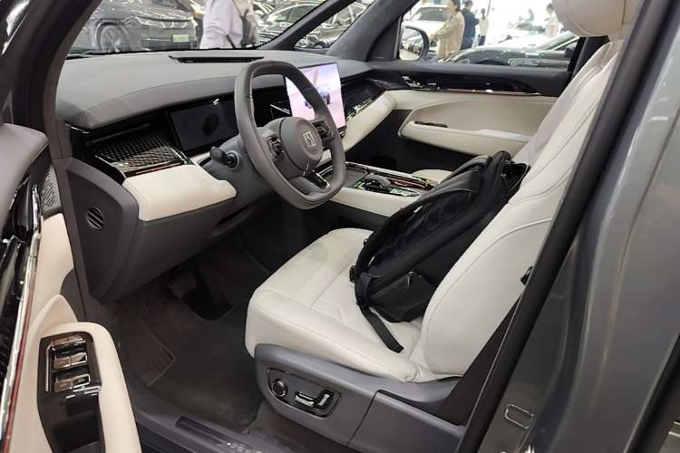 Used Zeekr 009 2024 7-Seater Walk-Through Version Four-Wheel Drive 108 kWh Left Front Seat