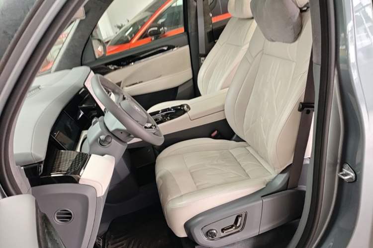 Used Zeekr 009 2024 7-Seater Aisle Version 108 kWh Left Front Seat