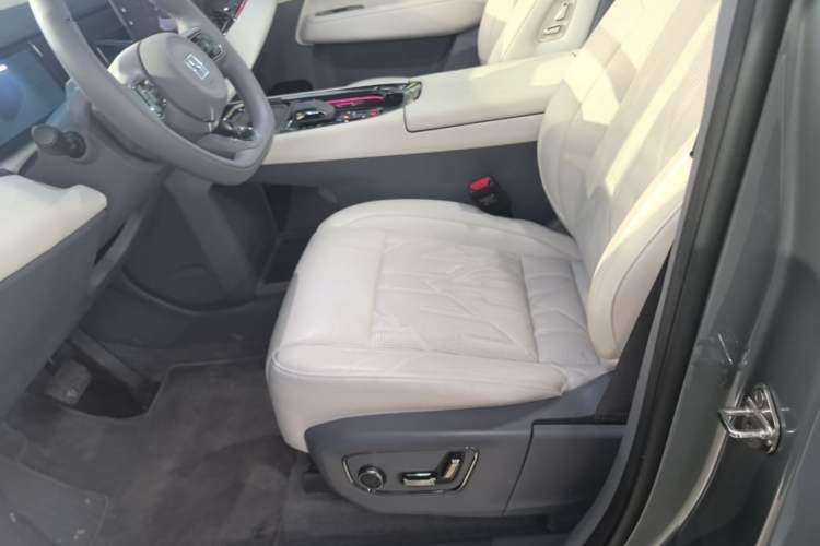 Used Zeekr 009 2024 Six-Seat Executive Version 4WD 108 kWh Left Front Seat