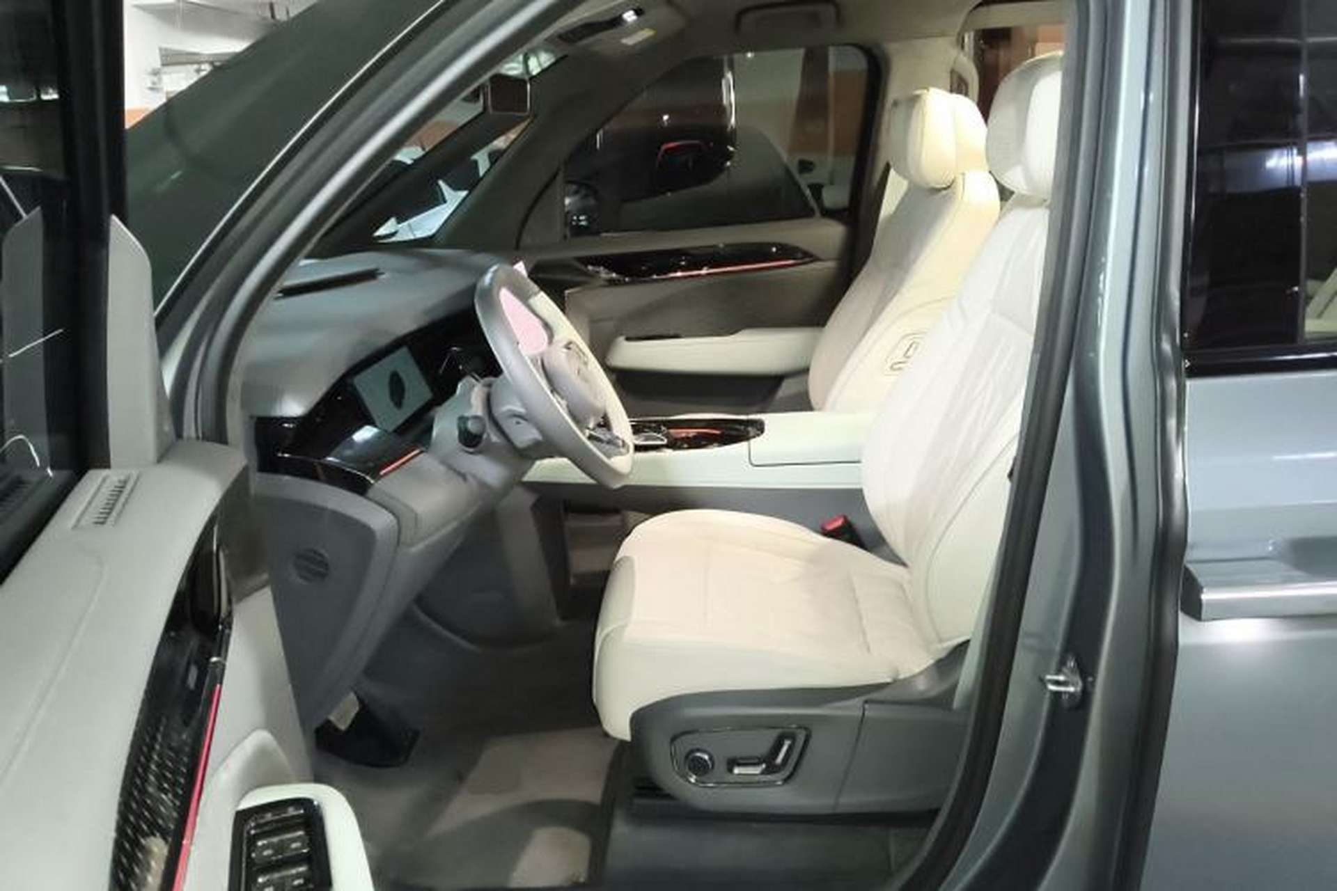 Used Zeekr 009 2024 Six-Seat Executive Version 4WD 108 kWh Left Front Seat