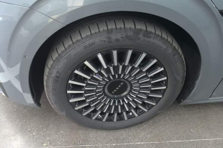 Used Zeekr 009 2024 Six-Seat Executive Version 4WD 108 kWh Left Front Wheel Hub