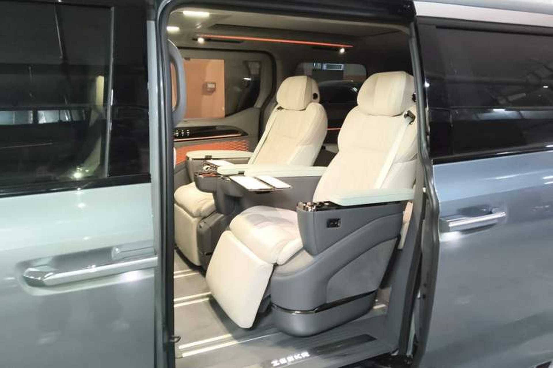 Used Zeekr 009 2024 Six-Seat Executive Version 4WD 108 kWh Left Rear Seat