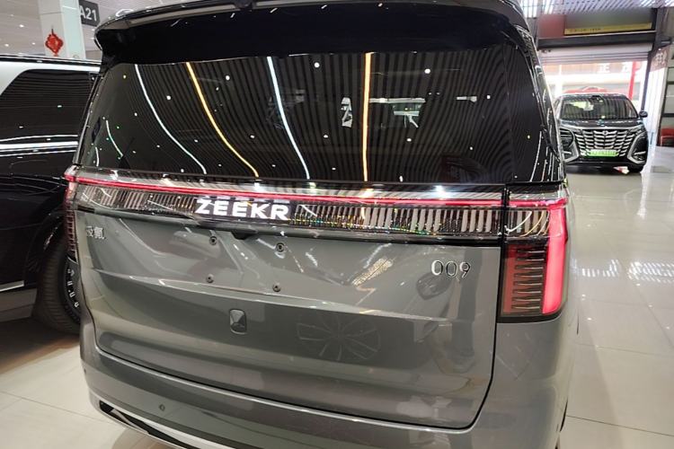 Used Zeekr 009 2024 7-Seater Walk-Through Version Four-Wheel Drive 108 kWh Rear