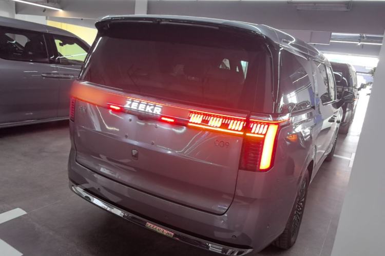 Used Zeekr 009 2024 Six-Seat Executive Version 4WD 108 kWh Rear Right 45 Deg