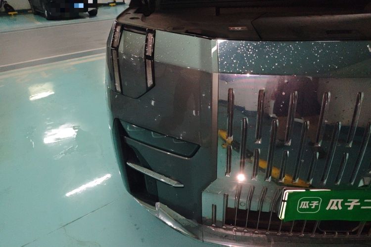 Used Zeekr 009 2024 7-Seater Walk-Through Version Four-Wheel Drive 108 kWh Right Front Headlight