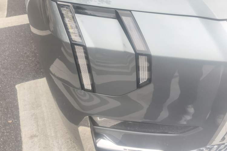 Used Zeekr 009 2024 7-Seater Aisle Version 108 kWh Right Front Headlight