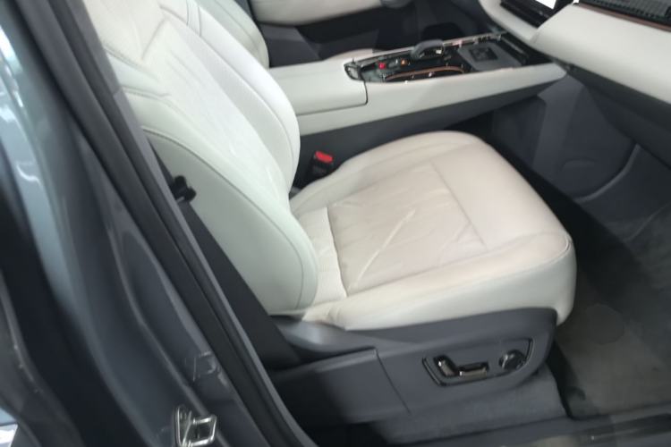 Used Zeekr 009 2024 Six-Seat Executive Version 4WD 108 kWh Right Front Seat
