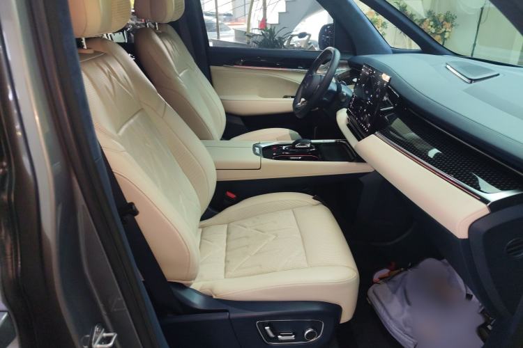 Used Zeekr 009 2024 Six-Seat Executive Version 4WD 108 kWh Right Front Seat
