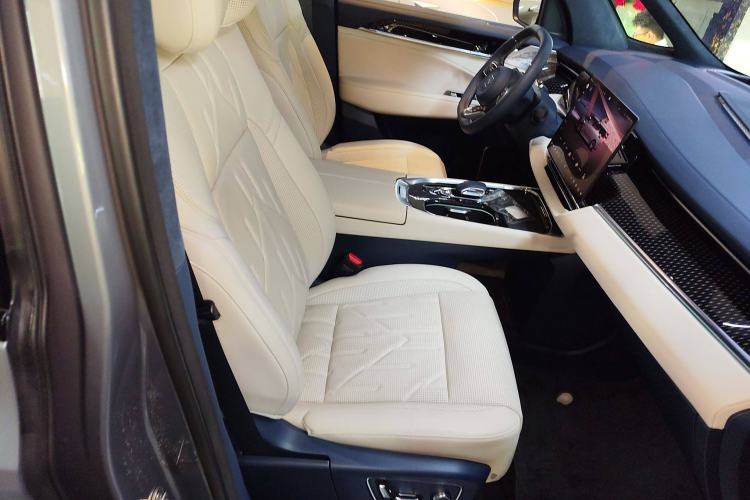 Used Zeekr 009 2024 Six-Seat Executive Version 4WD 140 kWh Right Front Seat