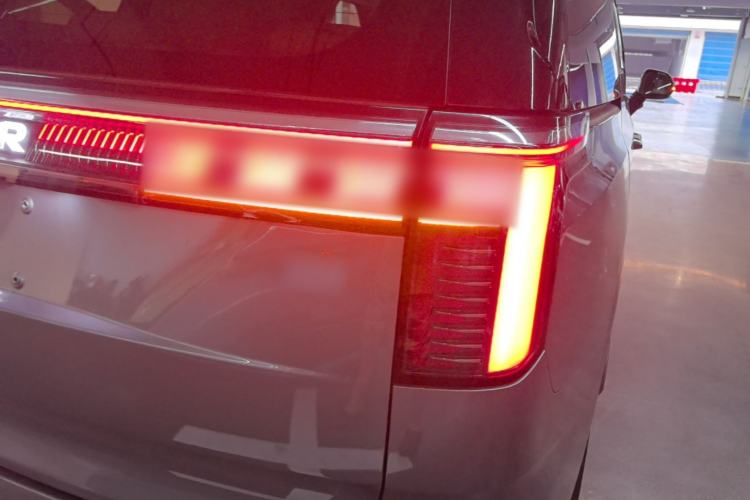 Used Zeekr 009 2024 Six-Seat Executive Version 4WD 108 kWh Right Rear Taillight