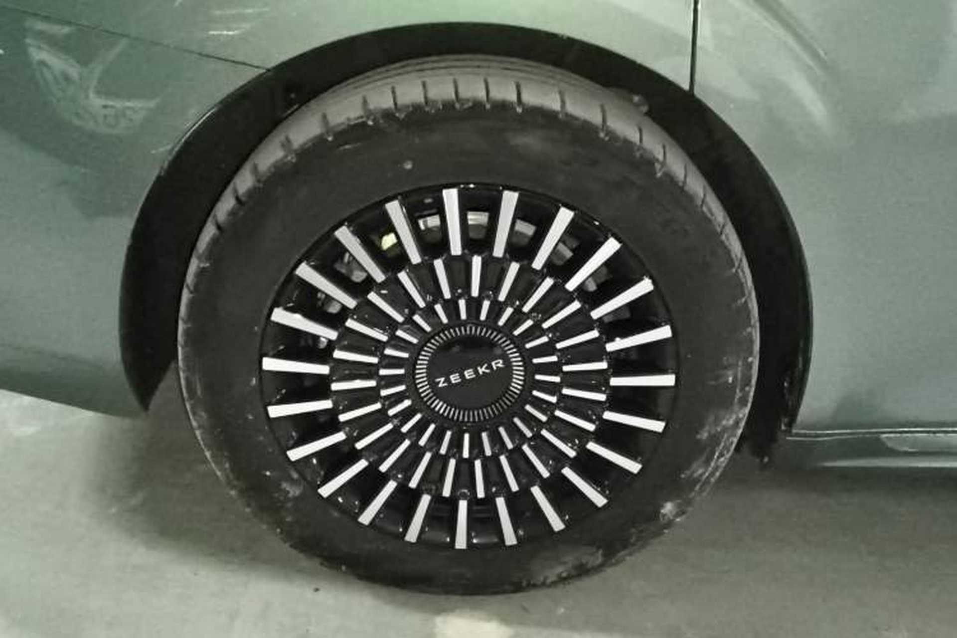 Used Zeekr 009 2024 Six-Seat Executive Version 4WD 108 kWh Right Rear Wheel Hub