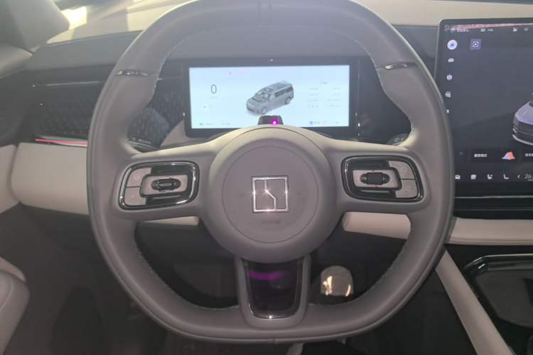 Used Zeekr 009 2024 Six-Seat Executive Version 4WD 108 kWh Steering Wheel