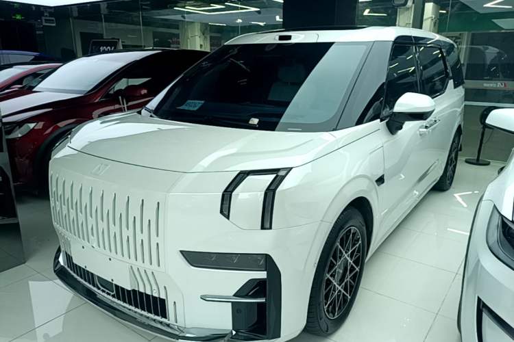 Zeekr 009 2024 7-Seater Aisle Version 108 kWh