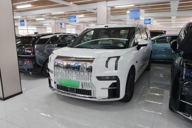 Used Zeekr 009 2024 7-Seater Walk-Through Version Four-Wheel Drive 108 kWh
