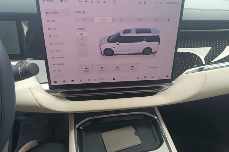 Used Zeekr 009 2024 Six-Seat Executive Version 4WD 108 kWh Audio And AC Panel