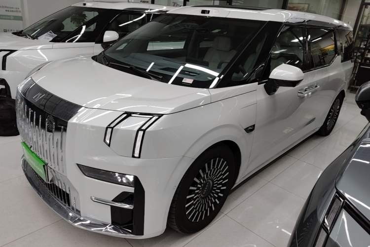 Zeekr 009 2024 7-Seater Walk-Through Version Four-Wheel Drive 108 kWh
