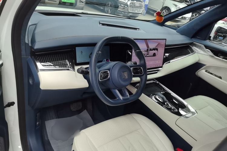 Used Zeekr 009 2024 Six-Seat Executive Version 4WD 108 kWh Center Console