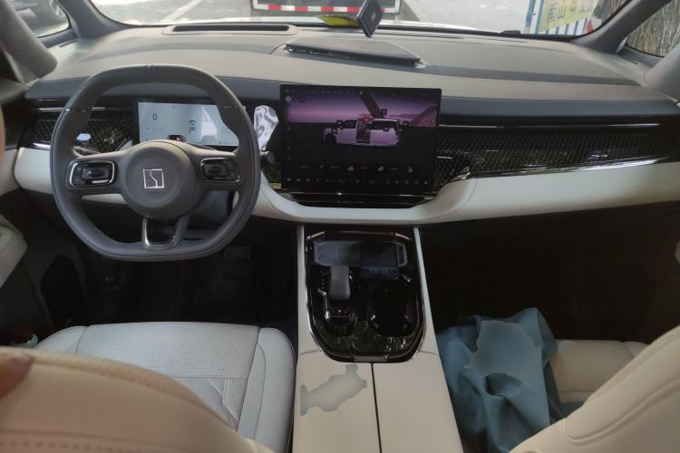 Used Zeekr 009 2024 7-Seater Walk-Through Version Four-Wheel Drive 108 kWh Center Console