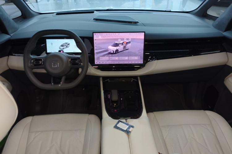 Used Zeekr 009 2024 Six-Seat Executive Version 4WD 108 kWh Center Console