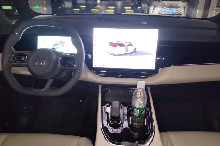 Used Zeekr 009 2024 7-Seater Aisle Version 108 kWh Center Console