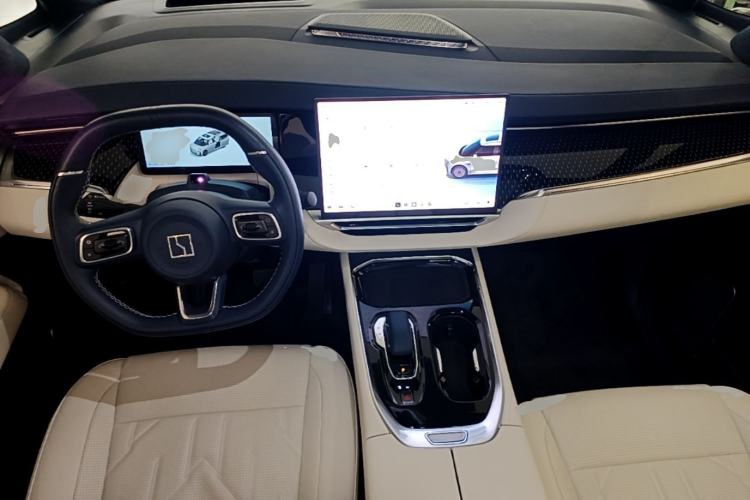Used Zeekr 009 2024 7-Seater Aisle Version 108 kWh Center Console