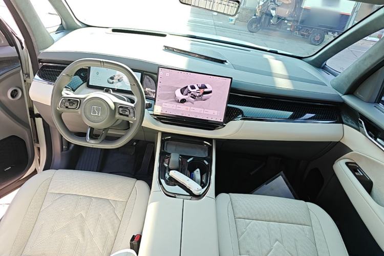 Used Zeekr 009 2024 Six-Seat Executive Version 4WD 108 kWh Center Console
