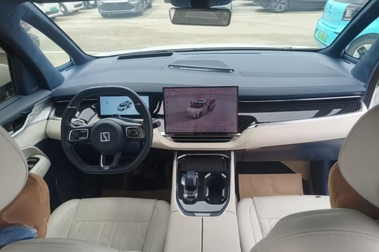 Used Zeekr 009 2024 Six-Seat Executive Version 4WD 140 kWh Center Console