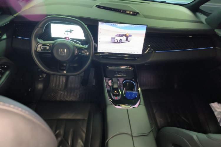 Used Zeekr 009 2024 7-Seater Aisle Version 108 kWh Center Console