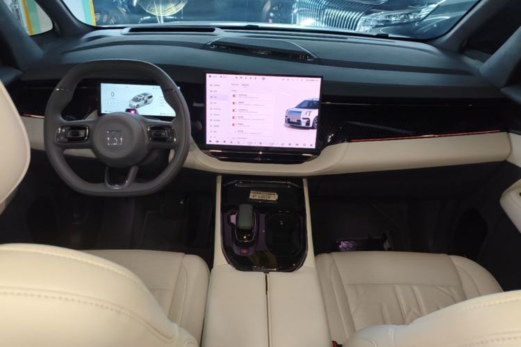 Used Zeekr 009 2024 Six-Seat Executive Version 4WD 108 kWh Center Console
