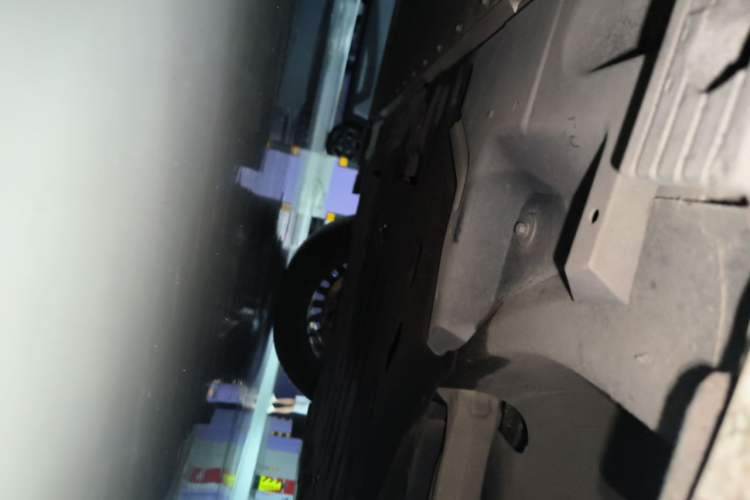 Used Zeekr 009 2024 7-Seater Aisle Version 108 kWh Chassis Front Right