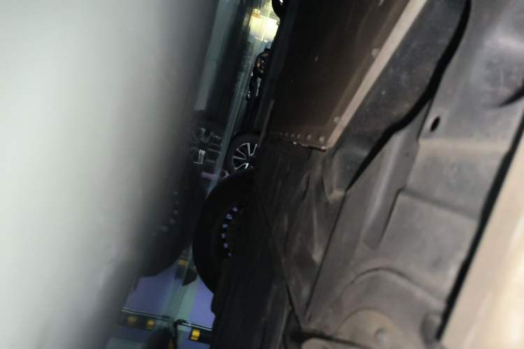 Used Zeekr 009 2024 7-Seater Aisle Version 108 kWh Chassis Rear Left