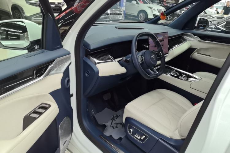 Used Zeekr 009 2024 Six-Seat Executive Version 4WD 108 kWh Driver Seat