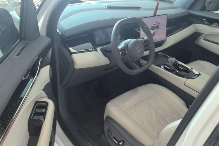 Used Zeekr 009 2024 7-Seater Walk-through Version 4WD 140 kWh Driver Seat