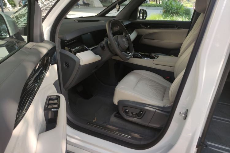 Used Zeekr 009 2024 7-Seater Walk-Through Version Four-Wheel Drive 108 kWh Driver Seat