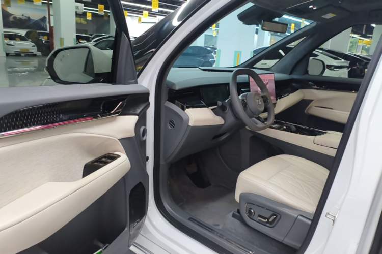 Used Zeekr 009 2024 Six-Seat Executive Version 4WD 108 kWh Driver Seat