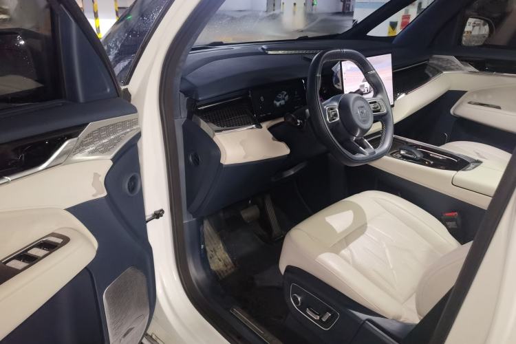 Used Zeekr 009 2024 Six-Seat Executive Version 4WD 108 kWh Driver Seat