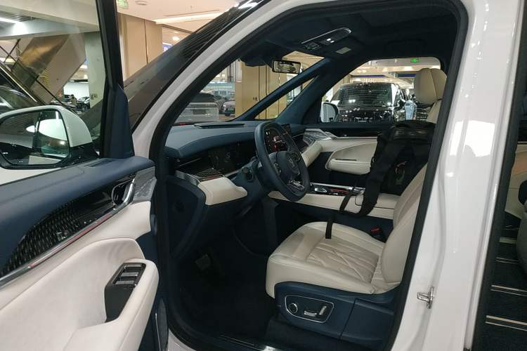 Used Zeekr 009 2024 Six-Seat Executive Version 4WD 108 kWh Driver Seat