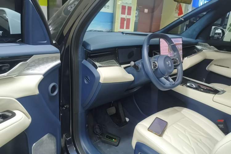 Used Zeekr 009 2024 Six-Seat Executive Version 4WD 140 kWh Driver Seat