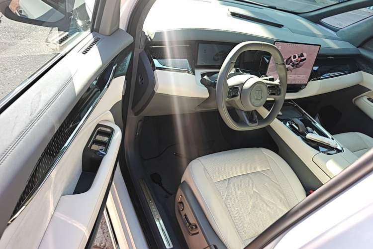 Used Zeekr 009 2024 Six-Seat Executive Version 4WD 108 kWh Driver Seat