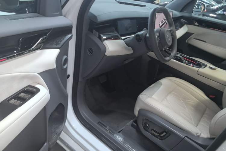 Used Zeekr 009 2024 Six-Seat Executive Version 4WD 108 kWh Driver Seat