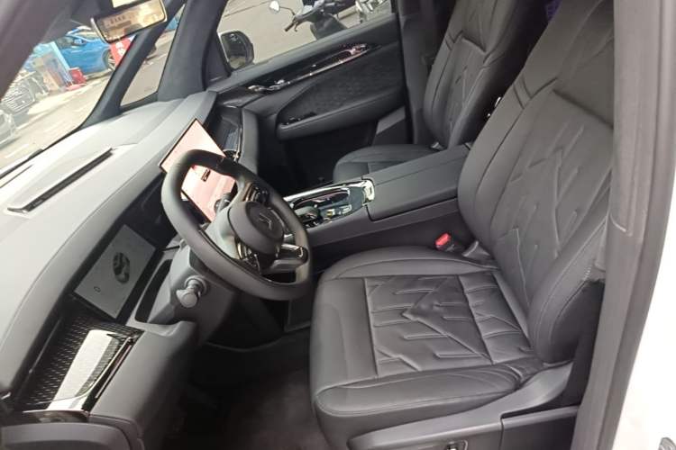 Used Zeekr 009 2024 Six-Seat Executive Version 4WD 108 kWh Driver Seat