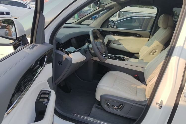 Used Zeekr 009 2024 7-Seater Walk-Through Version Four-Wheel Drive 108 kWh Driver Seat