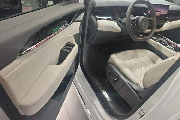 Used Zeekr 009 2024 Six-Seat Executive Version 4WD 108 kWh Driver Seat