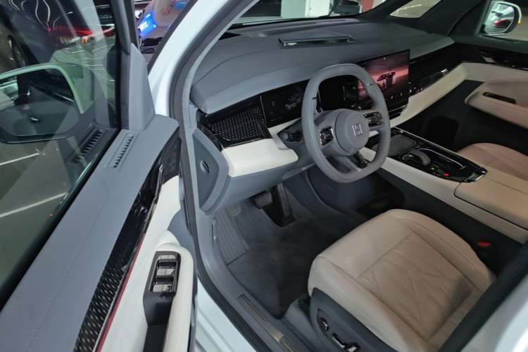 Used Zeekr 009 2024 Six-Seat Executive Version 4WD 108 kWh Driver Seat