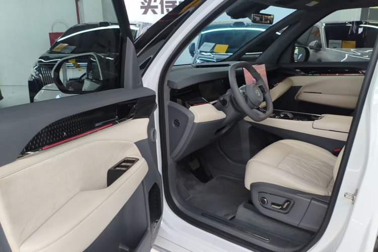 Used Zeekr 009 2024 Six-Seat Executive Version 4WD 108 kWh Driver Seat