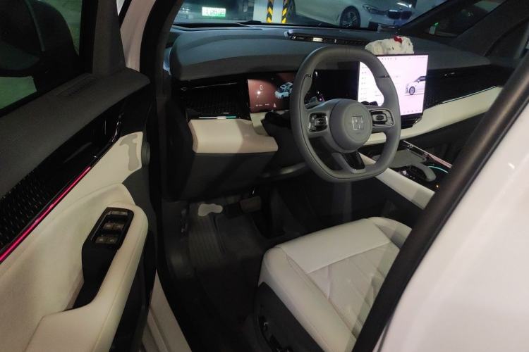 Used Zeekr 009 2024 7-Seater Aisle Version 108 kWh Driver Seat