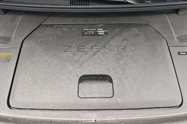 Used Zeekr 009 2024 7-Seater Walk-Through Version Four-Wheel Drive 108 kWh Engine Bay